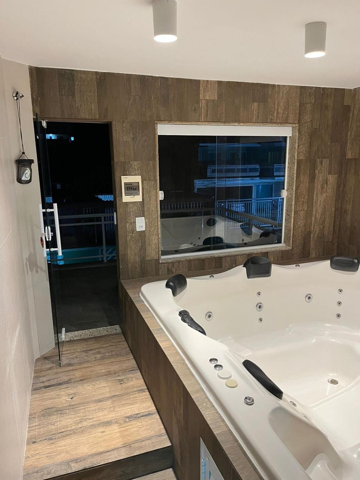 Casa Agradavel Em Frente A Com Jacuzzi/spa